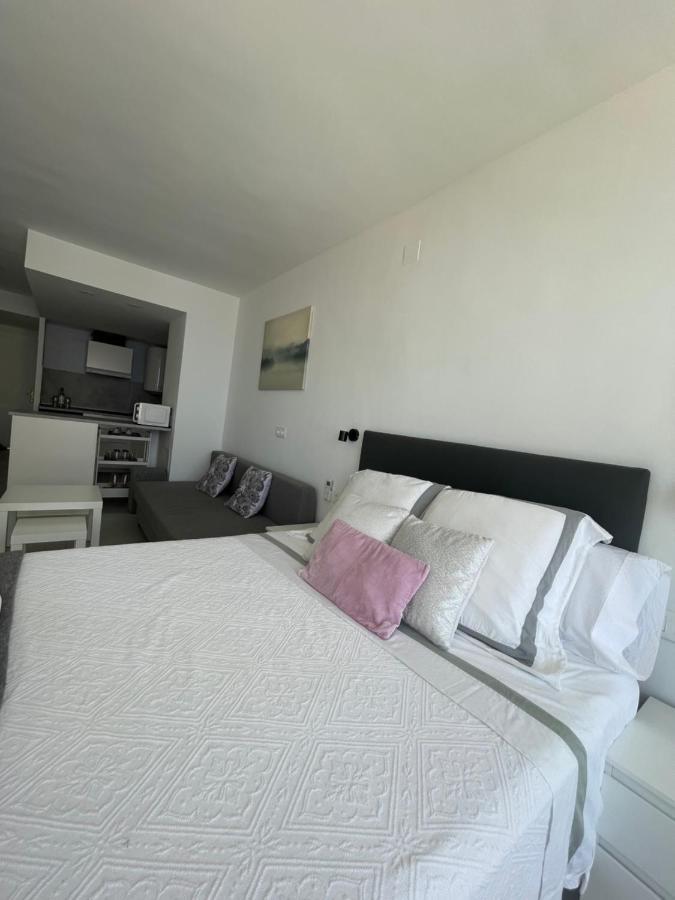 Apartamento Con Vistas Al Mar A Metros De La Playa Carihuela Soleil Apartment Torremolinos Exterior foto