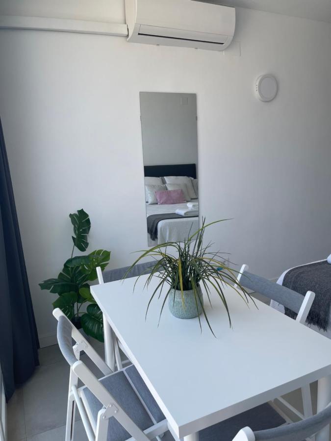 Apartamento Con Vistas Al Mar A Metros De La Playa Carihuela Soleil Apartment Torremolinos Exterior foto